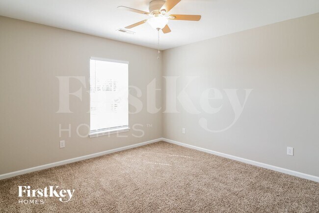 Building Photo - 335 Seneca River Dr