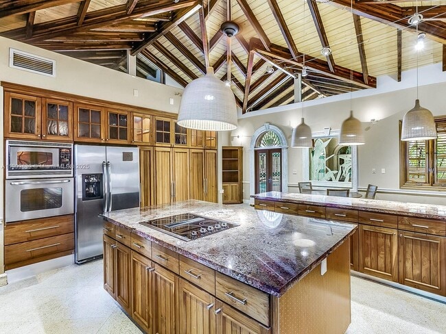 Building Photo - 3504 Banyan Cir