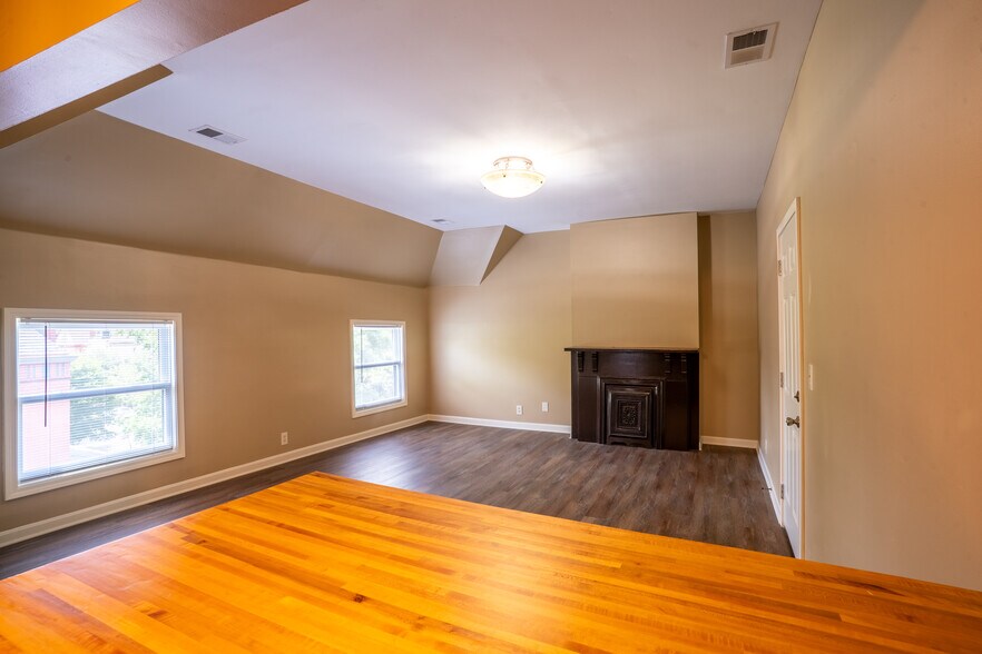 Building Photo - 514 W Saint Catherine St