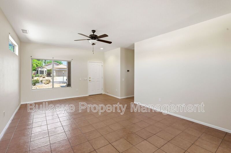 Building Photo - 15893 W Arrowhead Dr