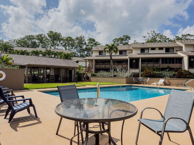 Building Photo - Kueahelani Apartments – 2BD/2BA Townhome w/ Lanai, 2 Covered Parking, Storage