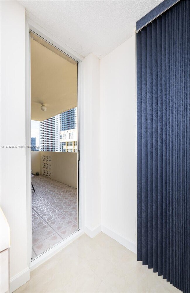 Building Photo - 1833 S Ocean Dr