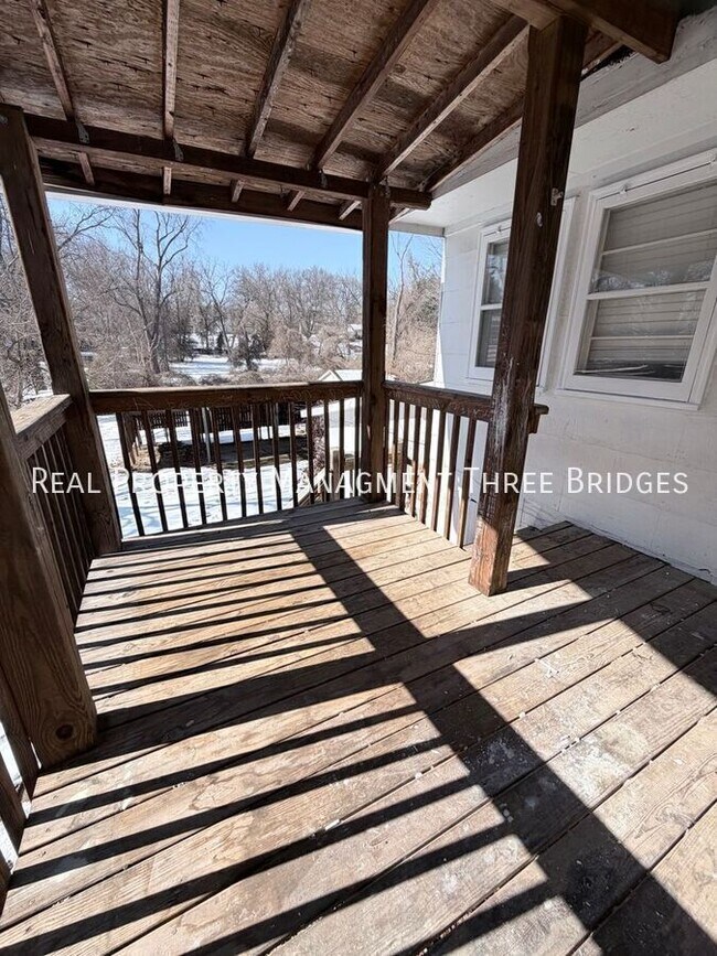 Building Photo - 35 S Barat Ave