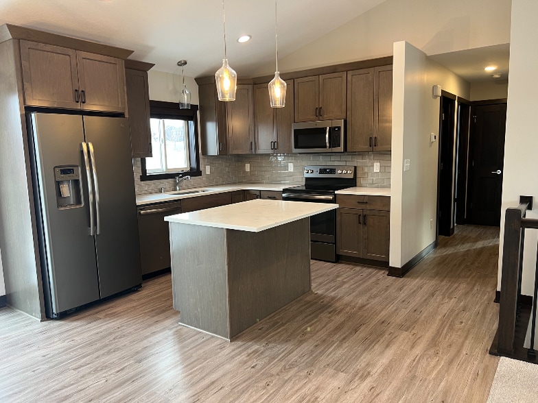 Building Photo - 622 15th Ave NE