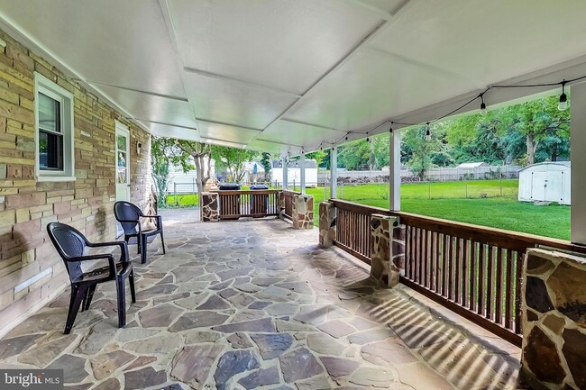 Building Photo - 6641 Barrett Rd