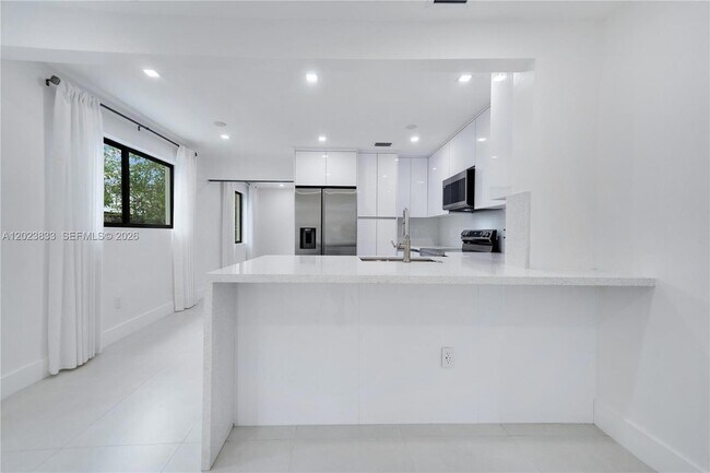 Building Photo - 6566 SW 35th St