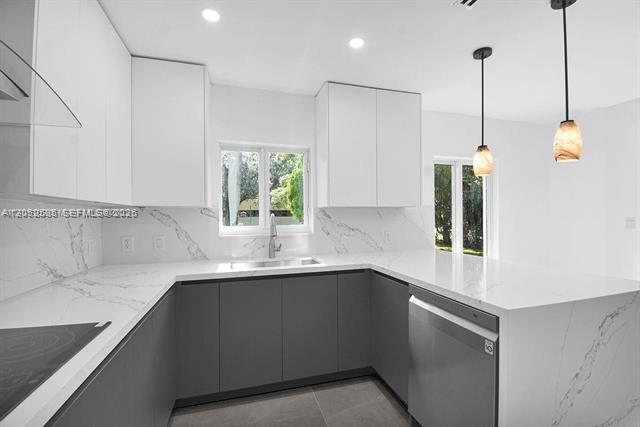 Building Photo - 7902 SW 67th Ave