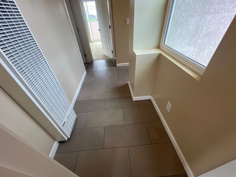 Building Photo - 5432 Mary Lane Dr