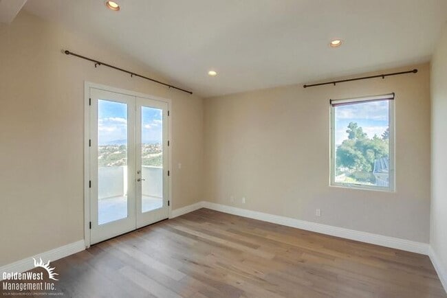Building Photo - Bright & Spacious 4Bdm 3Ba Home in San Diego!