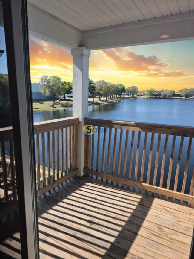 Building Photo - * TOP FLOOR * *LAKE VIEW* 2/2 COMING SOON!