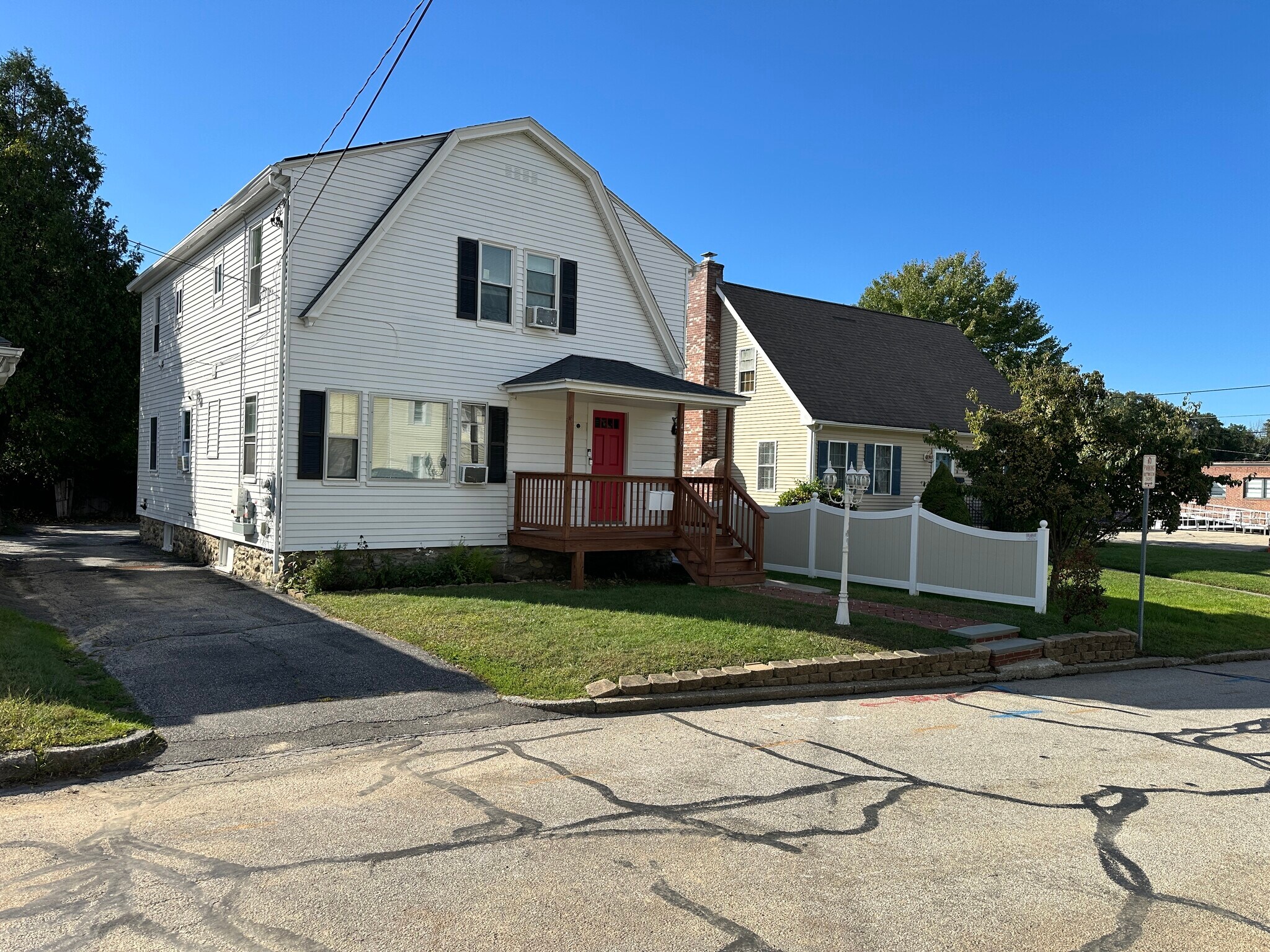 Building Photo - 410 Elm St