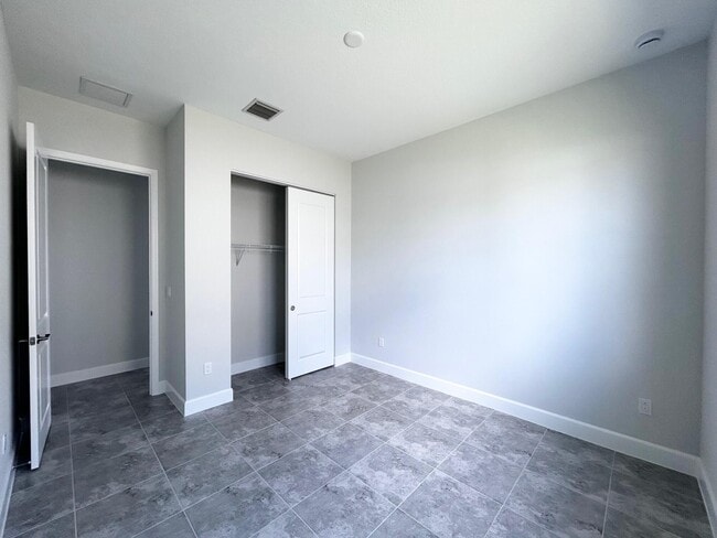 Building Photo - 15192 Wildwood Cir