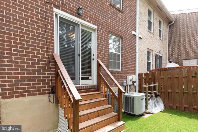 Building Photo - 9073 Lambskin Ln