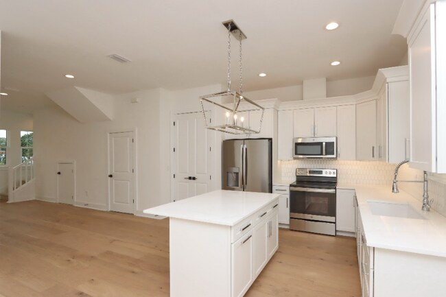 Primary Photo - 3722 W Mango Ave