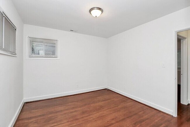 Building Photo - Charming 2BD/1BA Unit on Pecan Ave!