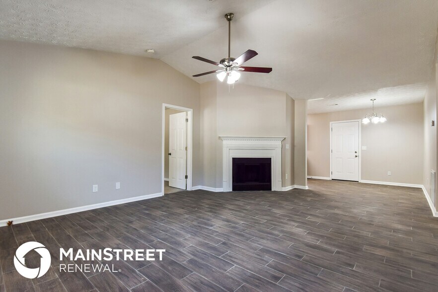 Building Photo - 8043 Trinity Park Dr