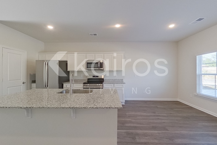 Building Photo - 2461 Banyan Cir