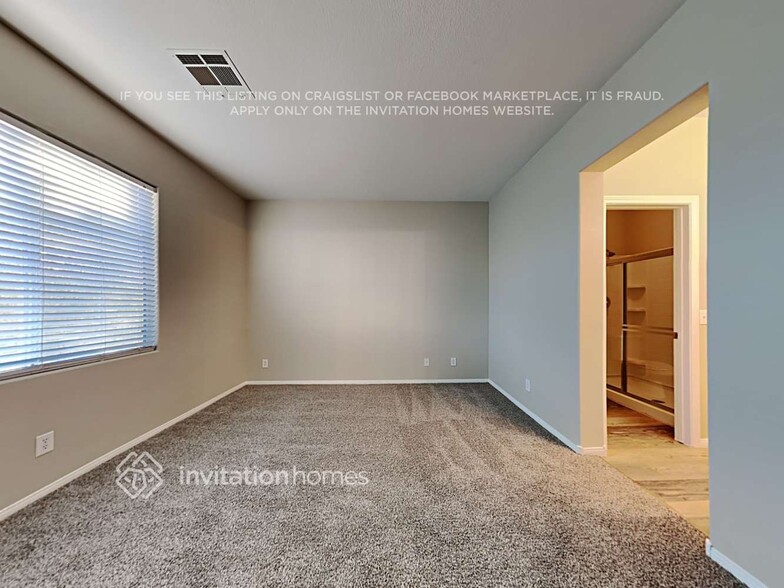 Building Photo - 1316 Sun Village Ave