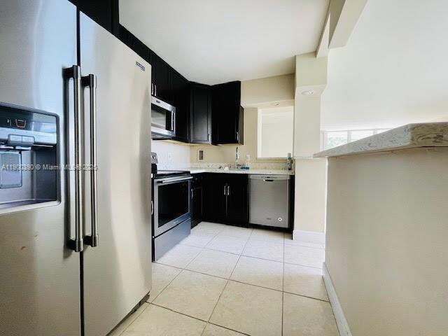 Building Photo - 2016 Bay Dr