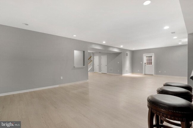 Building Photo - 8880 Olive Mae Cir