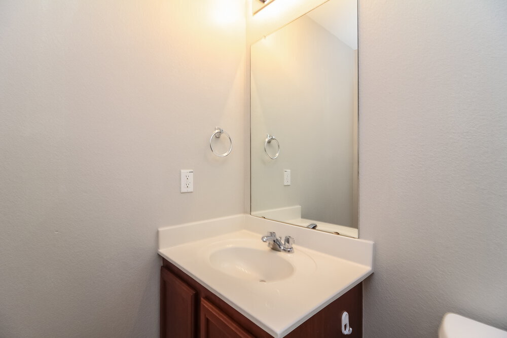 Building Photo - 2033 Pine Knot Dr