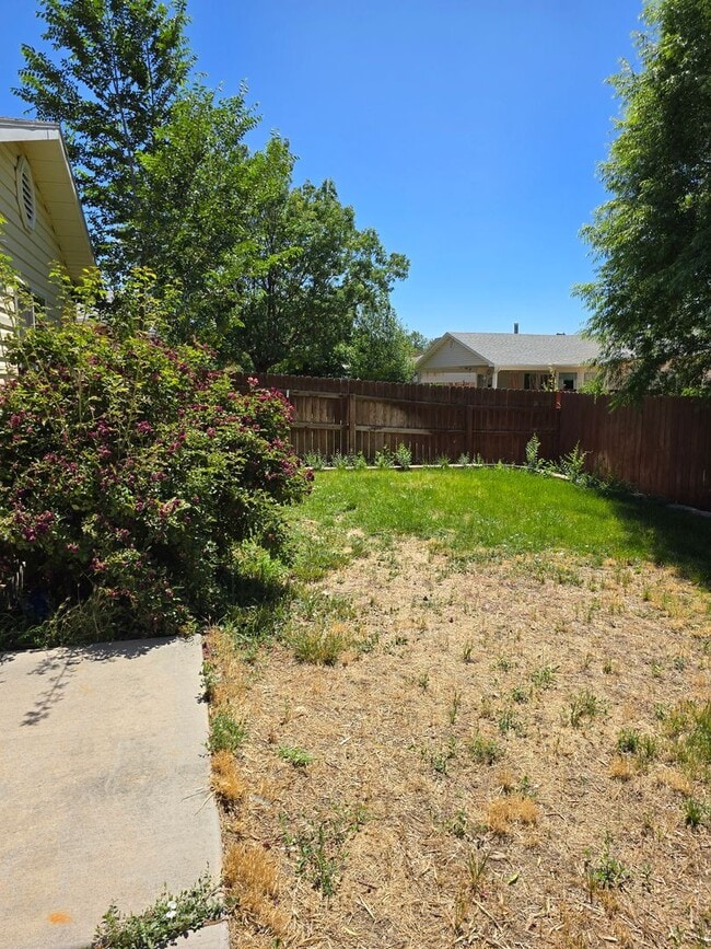 Building Photo - Nestled 3 bedroom, 2 bathroom in Fruitvale area