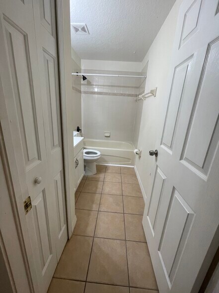 Building Photo - 3408 Castle Stone Ct