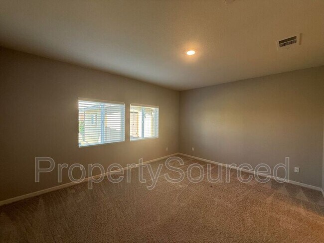 Building Photo - 437 Pendragon St