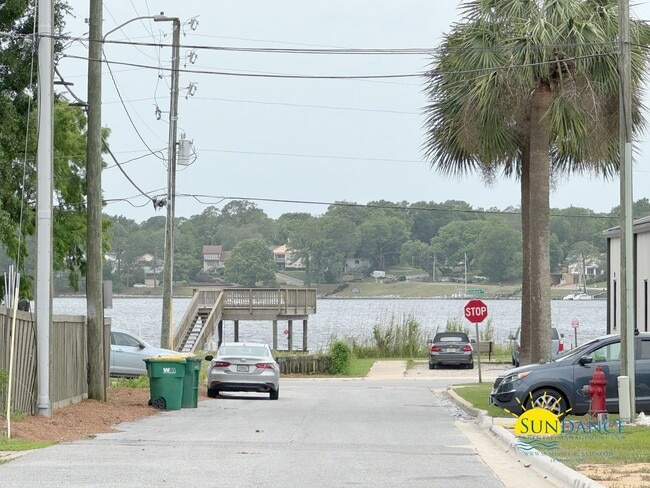 Building Photo - Ideally situated Niceville Townhome, Call ...