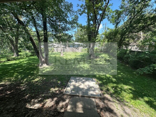 Building Photo - 8406 E 92 Pl