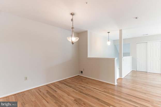 Building Photo - 1346 Chanticleer-