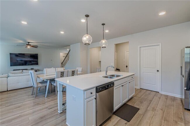 Building Photo - 4876 Elm Leaf Dr