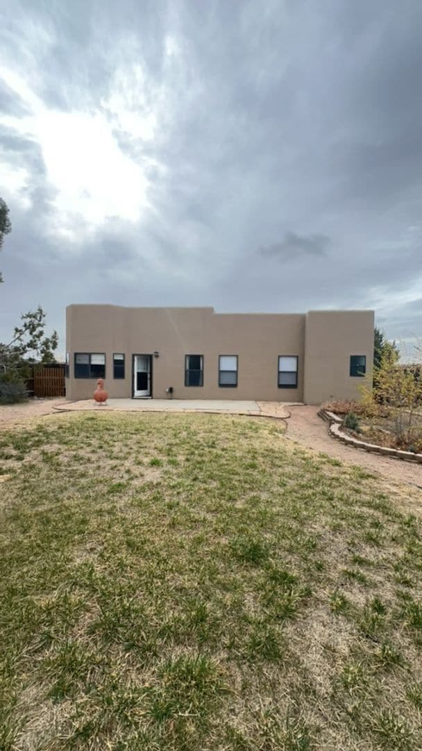Building Photo - Beautiful 3 Bedroom Home 87402