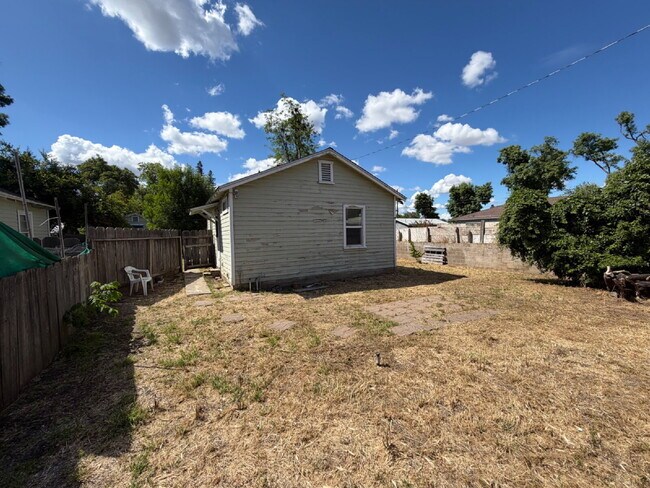 Building Photo - Charming 1-Bedroom cottage