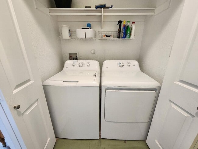 Building Photo - 4028 Paseo del Sol