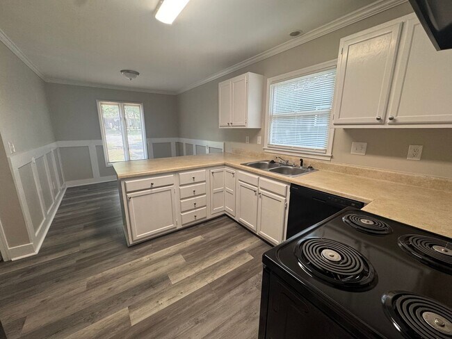 Building Photo - Great three bedroom, two bath house. Great...