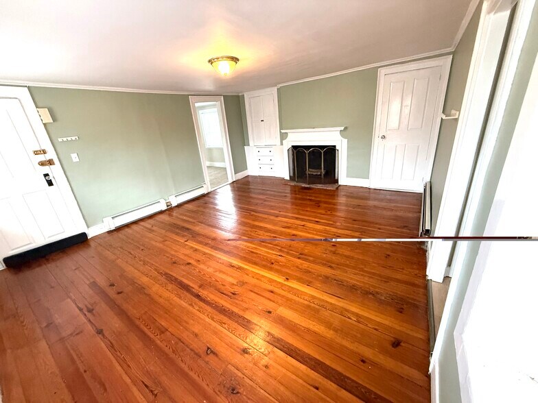 Building Photo - 10 Mall St