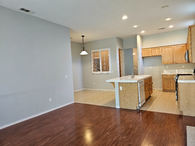 Building Photo - 30636 Parkview Ln