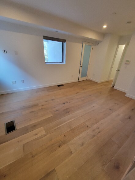 Building Photo - 947 4th St