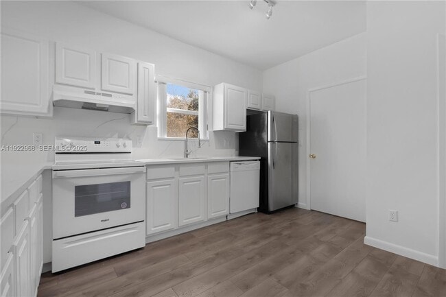 Building Photo - 5610 SW 43rd St