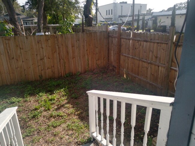 Building Photo - 905 E Osborne Ave