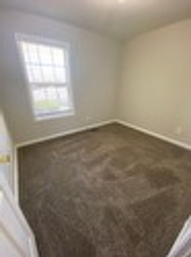 Building Photo - Updated 3BR Home Minutes from Fort Campbell – Fenced Yard & Deck