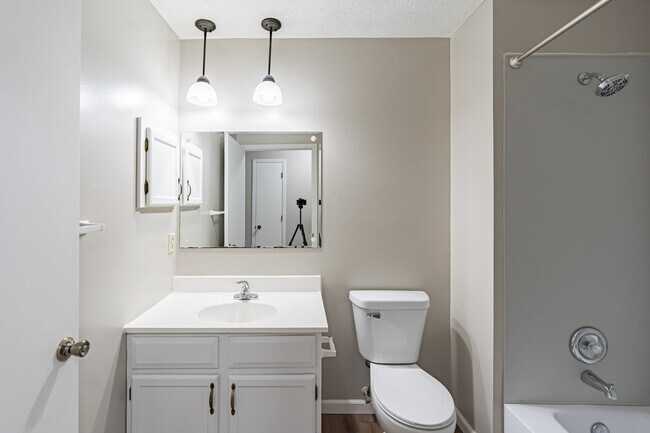 Building Photo - 13103 Lillian St