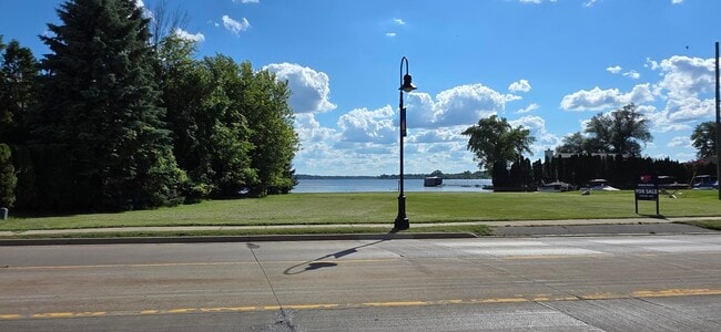 Building Photo - 1545 Cass Lake Rd