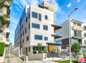 Building Photo - 124 S Croft Ave