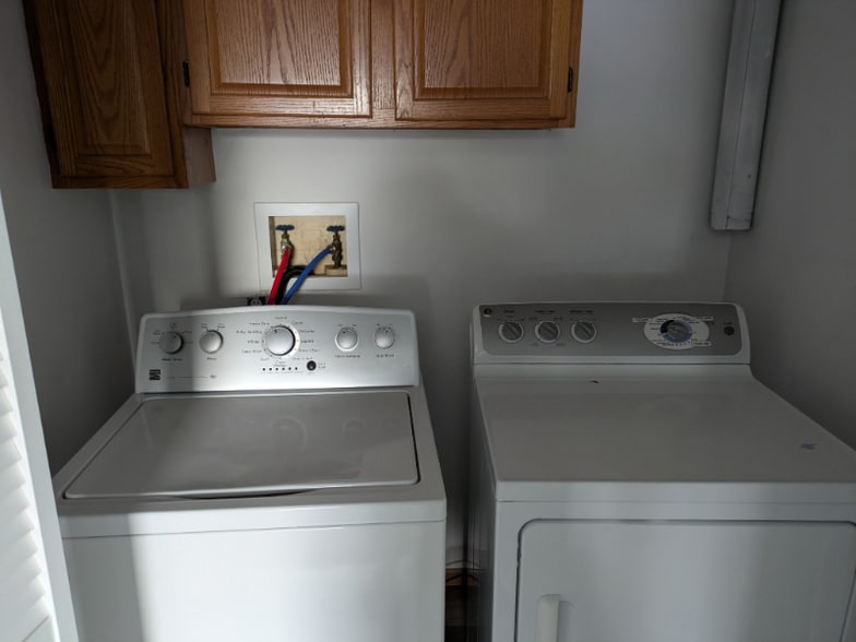 Building Photo - 201 Chamberlain Dr