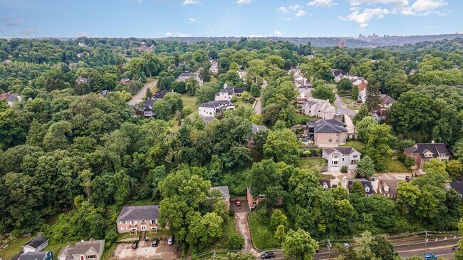 Building Photo - 3525 Linwood Ave