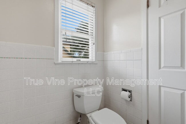 Building Photo - 2423 W Gramercy Pl