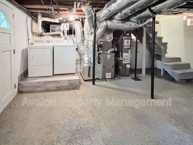 Building Photo - 6058 Harleston Rd NE