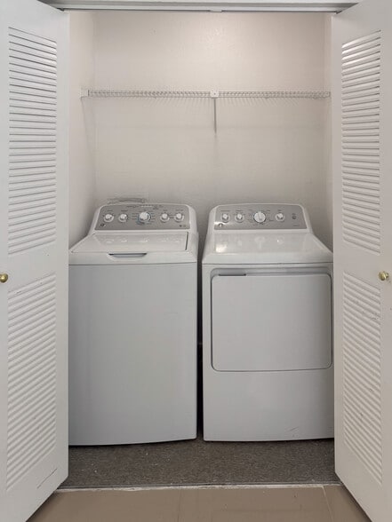 Building Photo - 2946 S University Dr